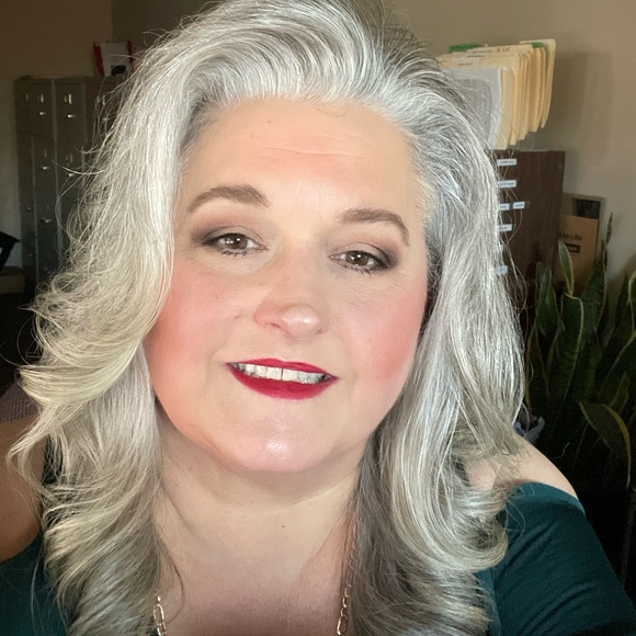 Meet your Posher, Selina - Picture 1 of 2